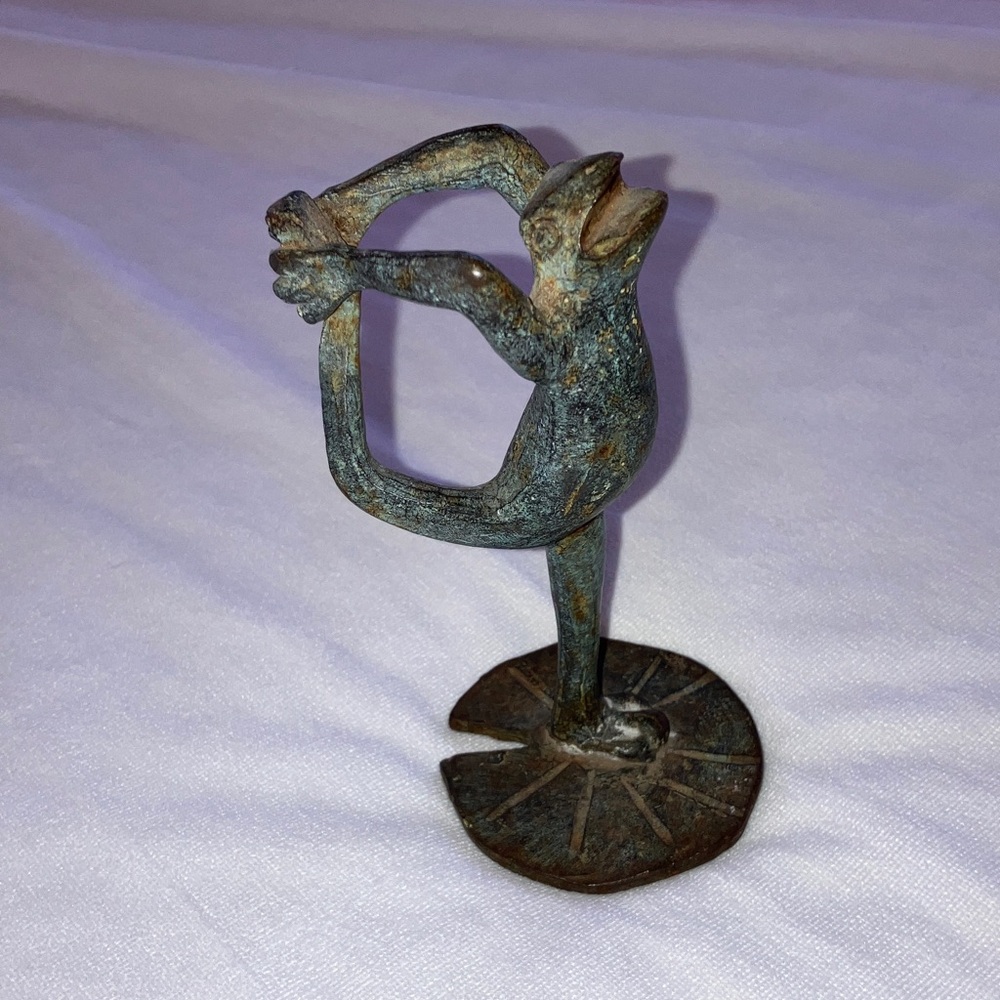 Yoga Frog Statue